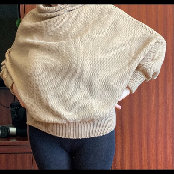 GUCCI Rear 100% Wool Sweater with wood LOGO GG on side.Hard to find. s M - Picture 5 of 16